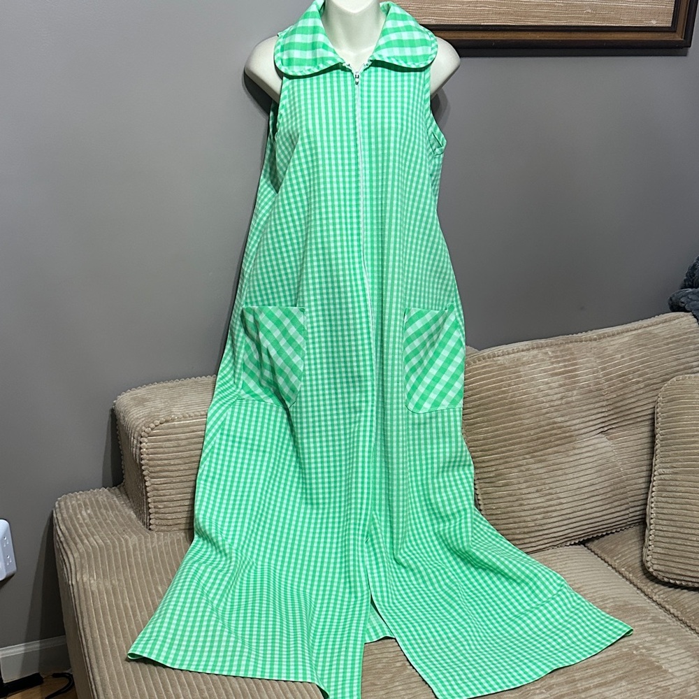 VINTAGE Soossard Green Gingham Sleeveless Dress with large pockets & full zipper
